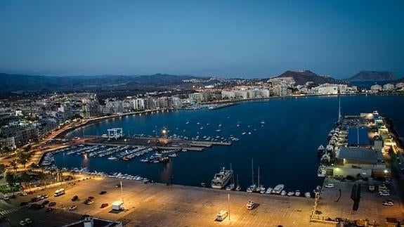 Águilas consigue diez galardones de bandera azul