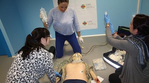 El CEU aplica una técnica novedosa de simulación clínica prehospitalaria