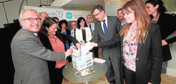 Azul en Acción llevará a África gafas usadas