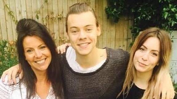 Harry Styles recibía burlas constantes de su madre por su pelo largo