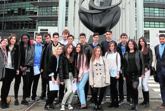 Los alumnos de Carmelitas, diputados europeos por un día