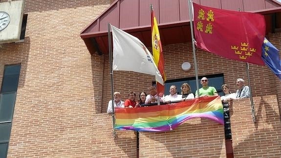 El Ayuntamiento de Molina luce la bandera Lgtbi