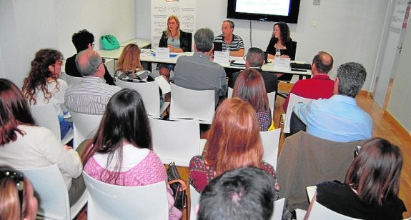 Charla sobre normas de etiquetado del calzado