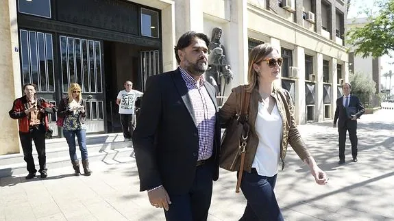 El fallo limita a una multa de 720 euros la pena de Martínez Andreo