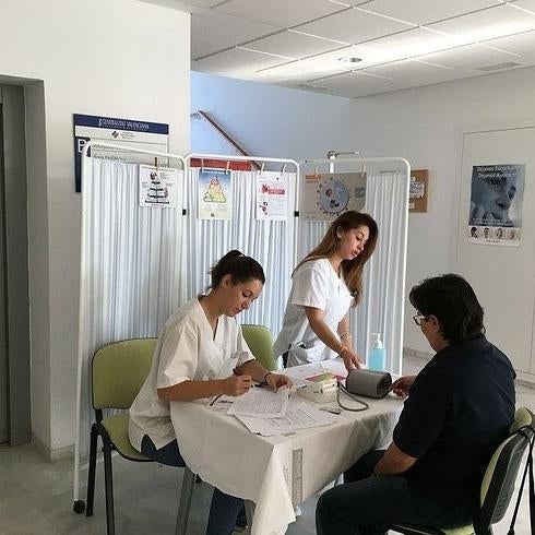 Más de 400 ciudadanos participan en una jornada de prevención de hipertensión arterial