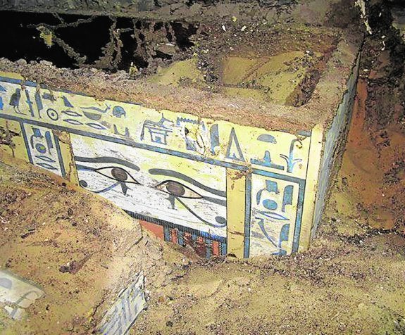 Arqueólogos españoles hallan la momia de una noble egipcia en una necrópolis de Asuán
