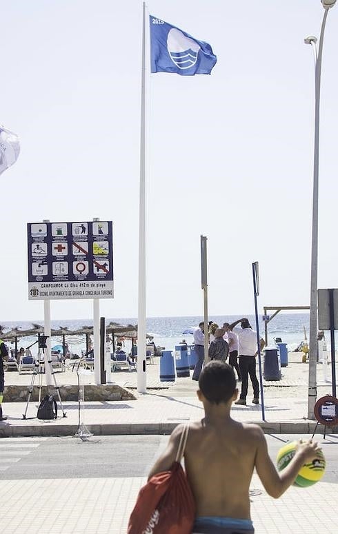 El Ayuntamiento pide drones de vigilancia a las empresas que pujen por el socorrismo