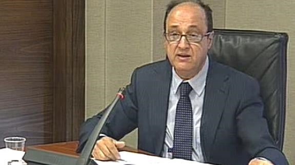 Diego de Ramón pide en la Asamblea que la Policía detenga a los responsables de «la trama de Murcia, en la que sitúa a Valcárcel