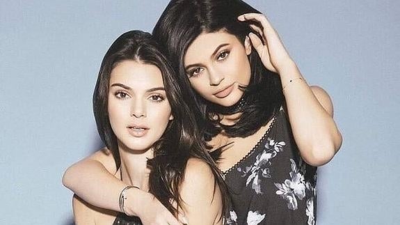 Kendall y Kylie Jenner furiosas con Kris por querer cambiarse el apellido a Kardashian