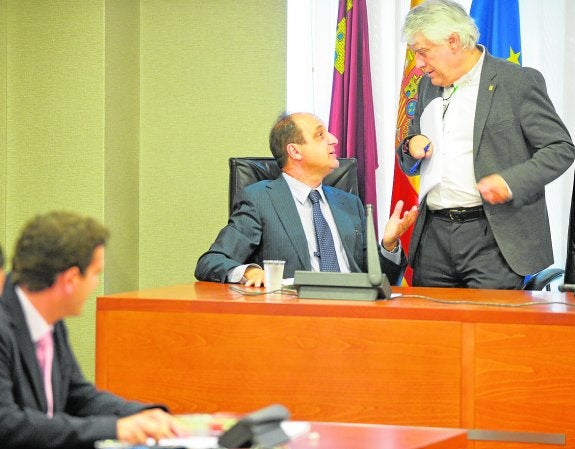 Diego de Ramón acusa a Valcárcel de liderar una trama corrupta