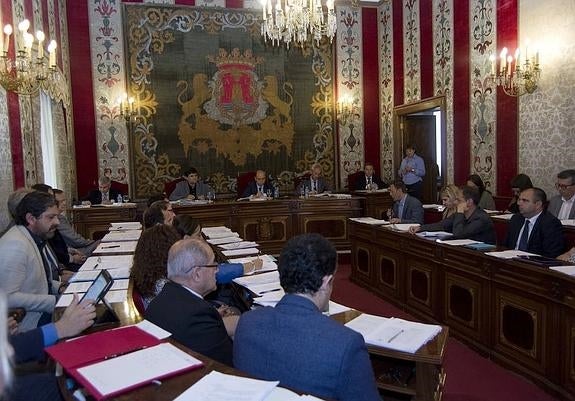 El PSOE pedirá retirar los retratos de Díaz Alperi y Castedo si les condenan