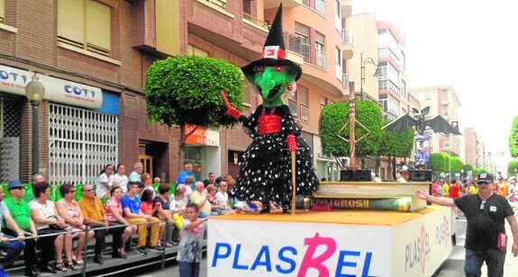 La Bruja Anticipa El Gran Desfile De Carrozas La Verdad