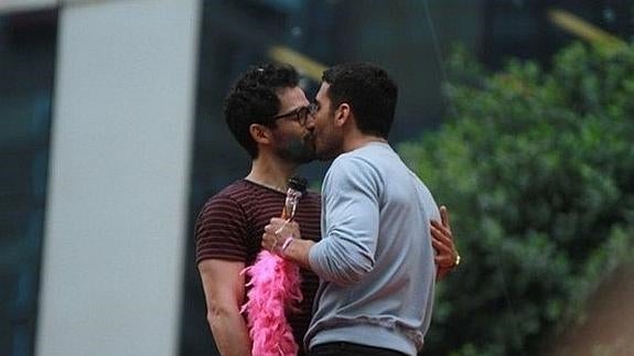 Miguel Ángel Silvestre, pillado en un momento gay que ha desatado polémica