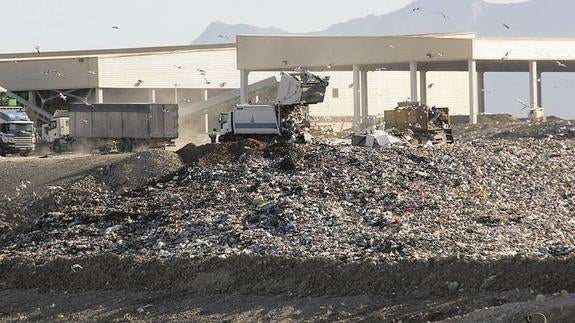 El vertedero de Alicante recibirá residuos de la Vega Baja desde este mes