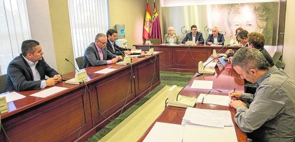 C's y Podemos ven claro llevar a la Fiscalía las conclusiones de la comisión de la desaladora