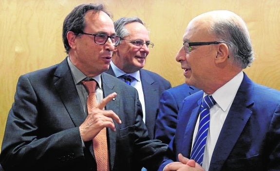 Montoro le niega a Soler un adelanto para liquidar a los funcionarios la extra de 2012