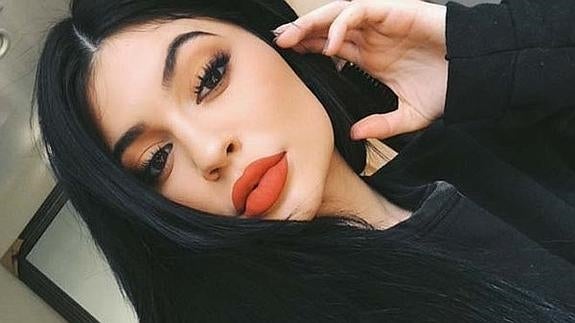 Kylie Jenner acerca la cadera a su nuevo novio rapero