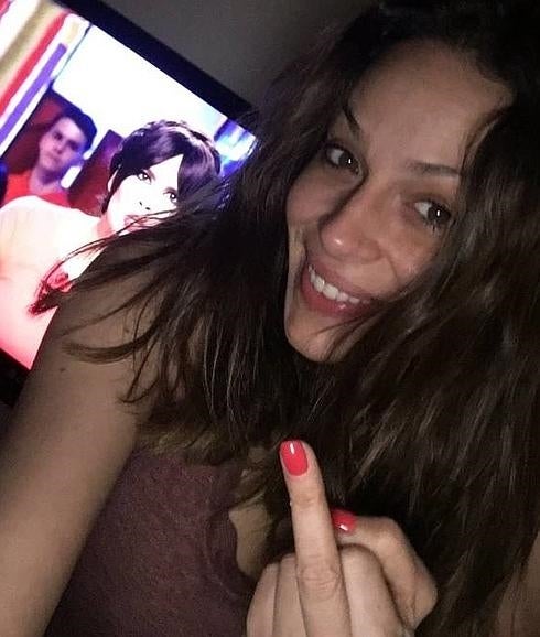 Eva González dedica una peineta 'sin maldad' a Cristina Pedroche