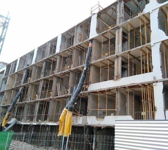 La empresa del hotel de Arenales defiende que las obras no previstas son «legalizables»