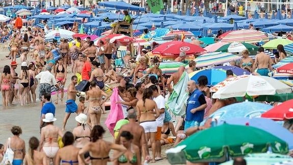 El turismo inglés hace aumentar la ocupación de Benidorm en mayo