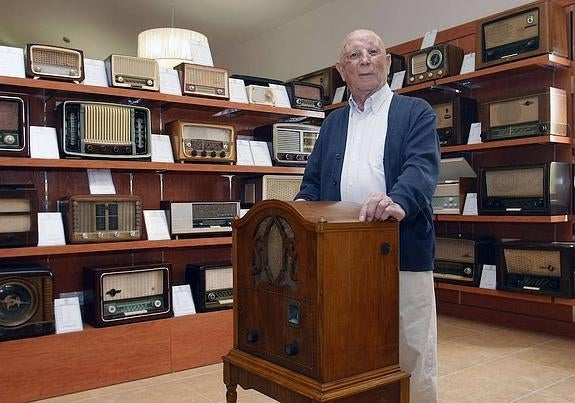 Cuatrocientas radios de un siglo en una colección privada en Benejúzar