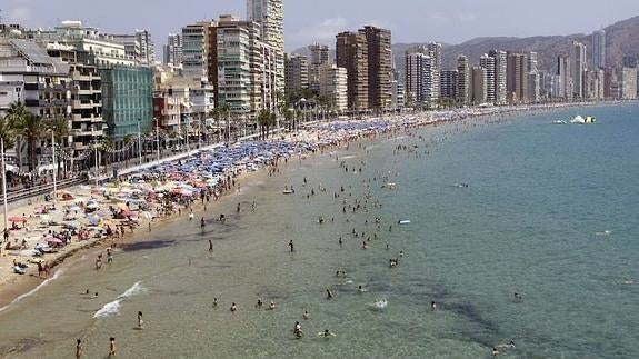 Cuatro playas de la provincia reciben las banderas 'Q de calidad turística'