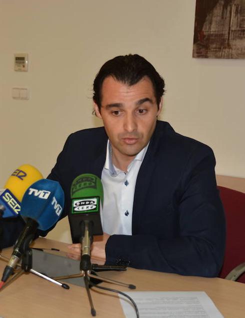 El PP arremete contra el primer edil por prorrogar la contrata de la basura