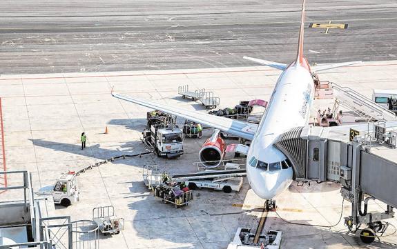 El aeropuerto de El Altet es junto al de Málaga el que más crece en la UE