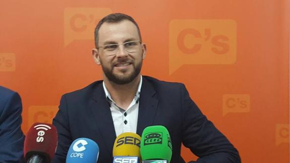 Ciudadanos reclama a Sanidad que no tiene en cuenta el aumento poblacional de las playas de Elche