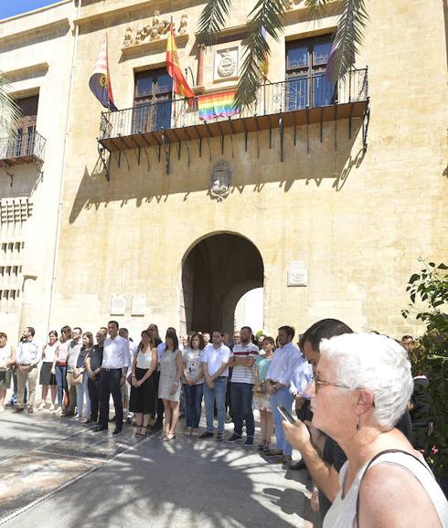 Alicante y Elche rechazan en silencio el atentado de Orlando