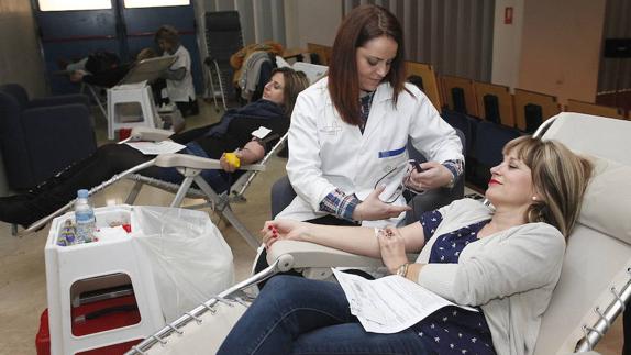 Montón señala que la Comunitat precisa 700 donaciones de sangre al día