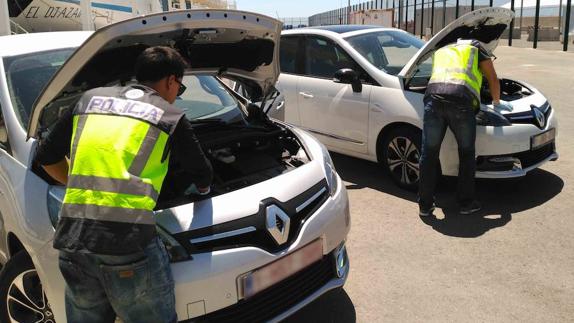 Dos detenidos al intentar embarcar dos coches robados en el puerto de Alicante