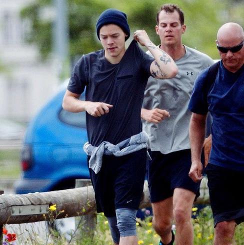 Harry Styles, de One Direction, se pone en forma para Dunkirk