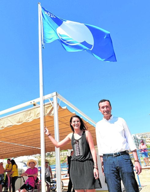 La temporada estival comienza en las playas sin los chiringuitos