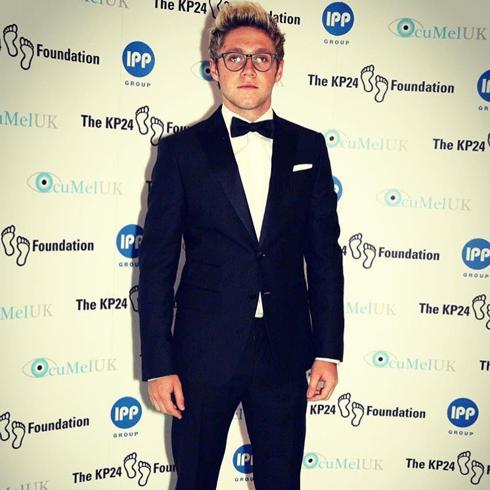 Niall Horan de One Direction, suma y sigue en su cuentas bancarias