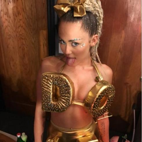 Liam Hemsworth tiene miedo de que Miley Cyrus le deje en ridículo