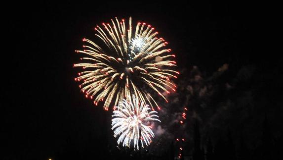 El TRAM amplía su servicio para acudir y regresar de los fuegos artificiales