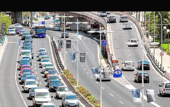 Asociaciones de vecinos piden más carriles reservados para las próximas Hogueras