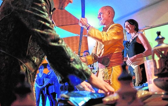 El Embajador Moro convierte la terraza del Casino en su Alcazaba