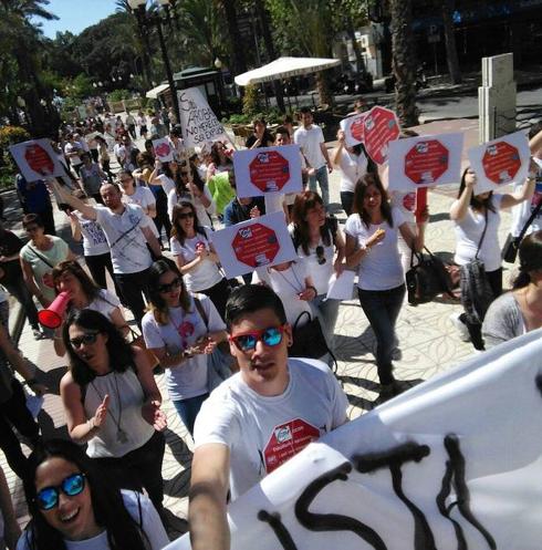 Docentes interinos acuden al TSJ para mantener su posición en la bolsa de trabajo