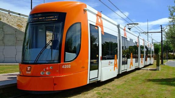 El TRAM transporta a casi 400.000 alicantinos durante las fiestas de Hogueras