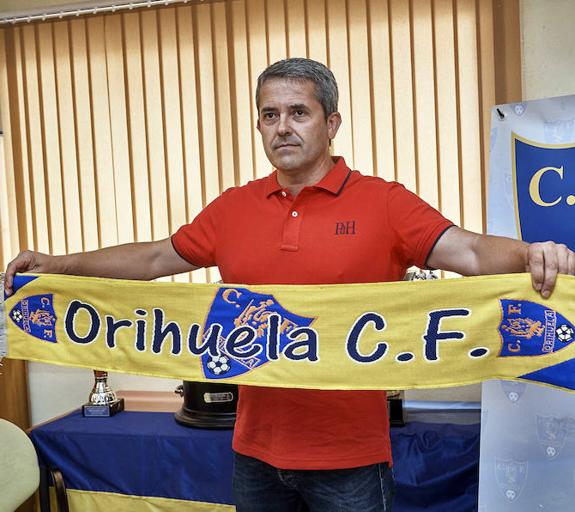 Entrenador de corazón amarillo