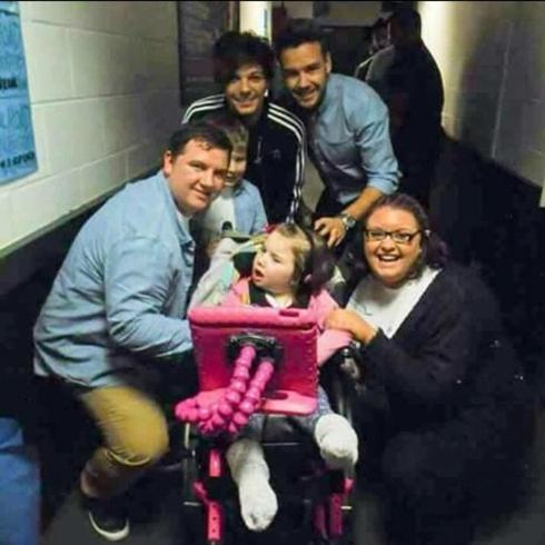 Louis Tomlinson, de One Direction, pide ayuda para una niña enferma