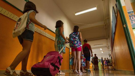 Alicante advierte a los colegios de que ajusten el horario de jornada continua