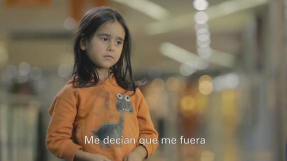 Unicef denuncia con un vídeo el trato discriminatorio que reciben los niños de la calle