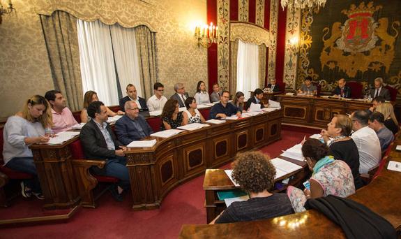 El PP amenaza al tripartito con tumbar los próximos presupuestos si no negocia