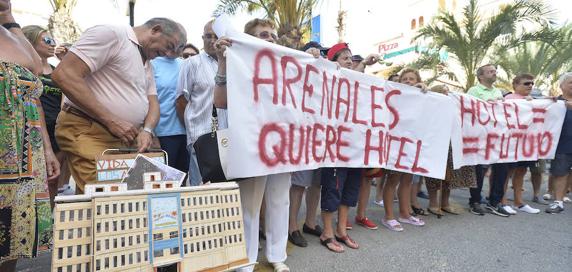 Clamor en apoyo del hotel de Arenales