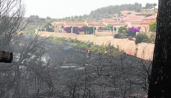 Susto por un incendio en una urbanización