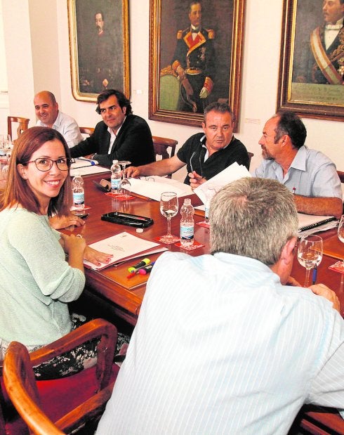 Castejón ofrece a los agentes sociales un pacto de empleo