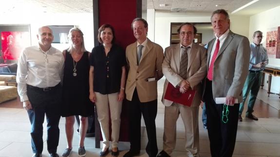 La Arrixaca realiza una operación pionera en el mundo para curar la osteoporosis